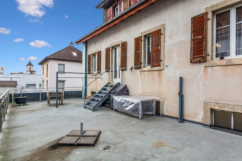 Casa a gronda contigua con aree commerciali e grande terrazza (5)