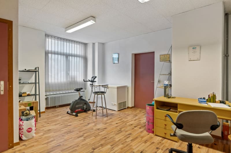 Casa a gronda contigua con aree commerciali e grande terrazza (10)