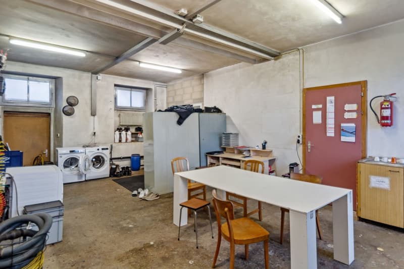 Casa a gronda contigua con aree commerciali e grande terrazza (11)