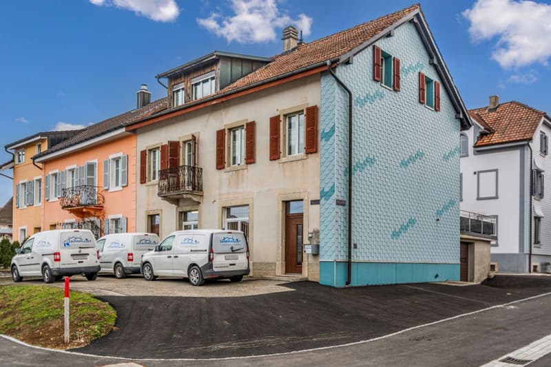 Casa a gronda contigua con aree commerciali e grande terrazza (2)