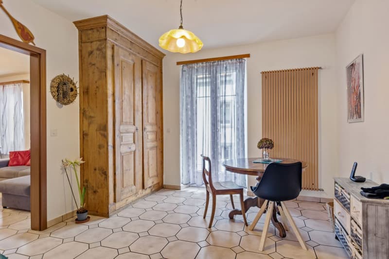 Casa a gronda contigua con aree commerciali e grande terrazza (3)