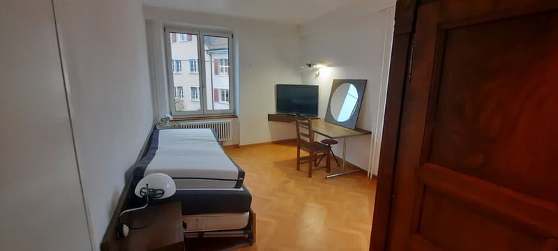 Schönes möbliertes Zimmer mit eigenem Bad (2)