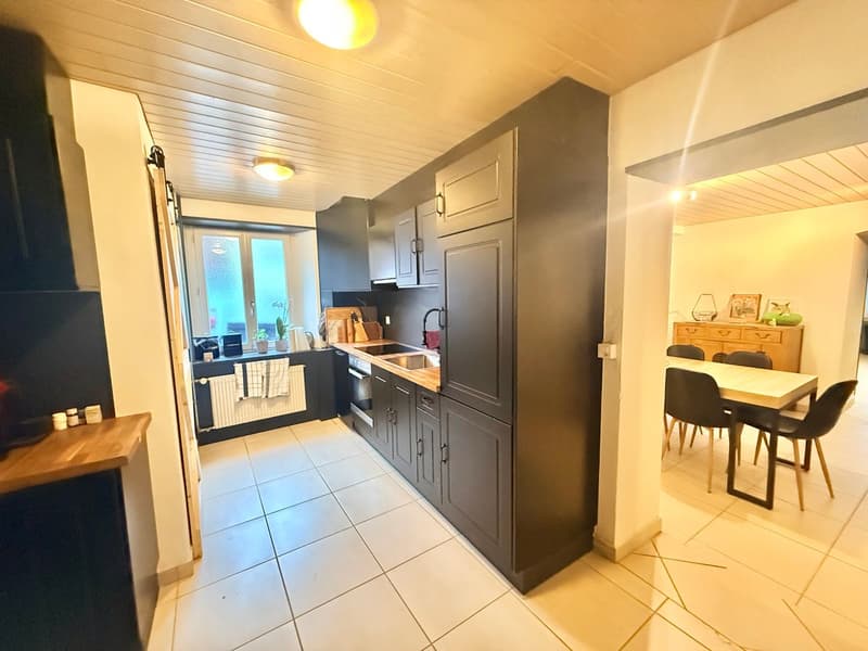 Mischraum mit 2,5-Zimmer-Wohnung und Werkstatt - Zentrum von Tramelan (2)