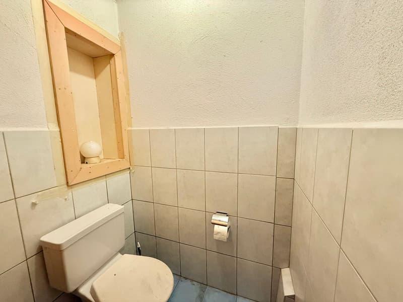 Mischraum mit 2,5-Zimmer-Wohnung und Werkstatt - Zentrum von Tramelan (6)