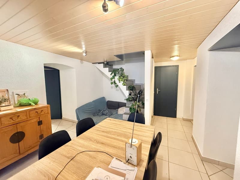 Mischraum mit 2,5-Zimmer-Wohnung und Werkstatt - Zentrum von Tramelan (1)