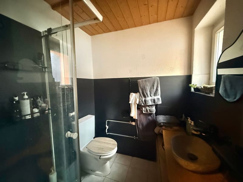 Mischraum mit 2,5-Zimmer-Wohnung und Werkstatt - Zentrum von Tramelan (3)