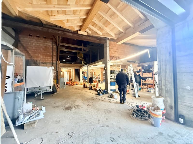 Mischraum mit 2,5-Zimmer-Wohnung und Werkstatt - Zentrum von Tramelan (10)