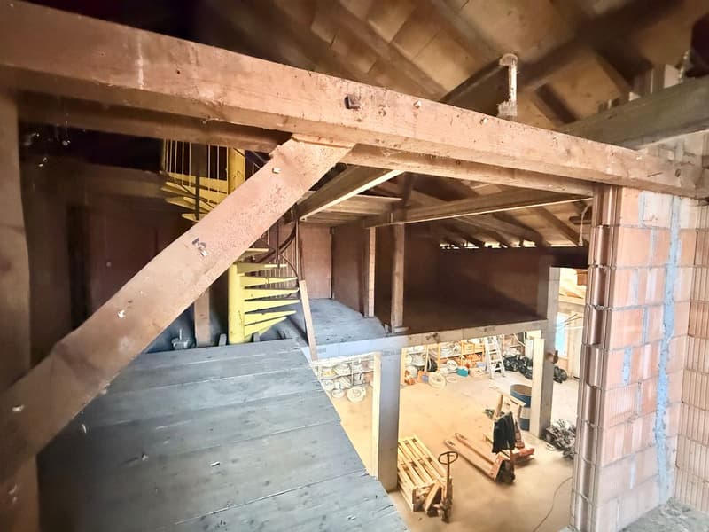 Mischraum mit 2,5-Zimmer-Wohnung und Werkstatt - Zentrum von Tramelan (13)
