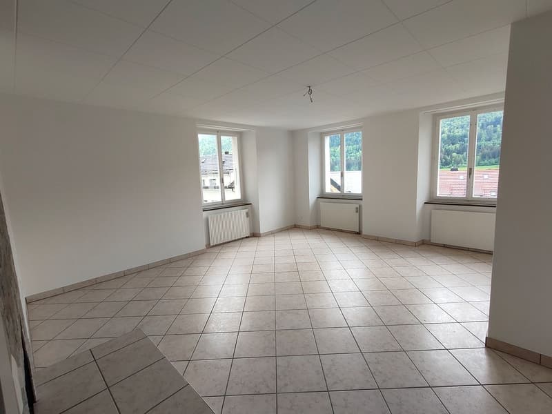 Charming 3.5-room apartment with plenty of light in the center of St-Imier (5)