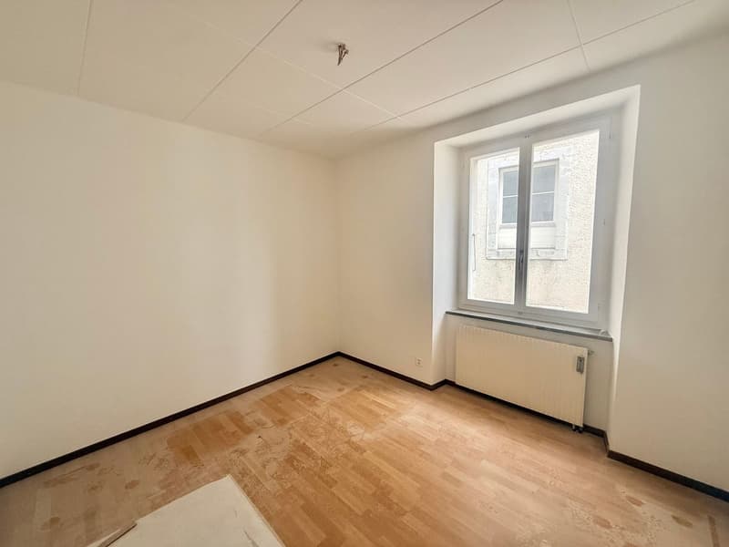 Charming 3.5-room apartment with plenty of light in the center of St-Imier (2)