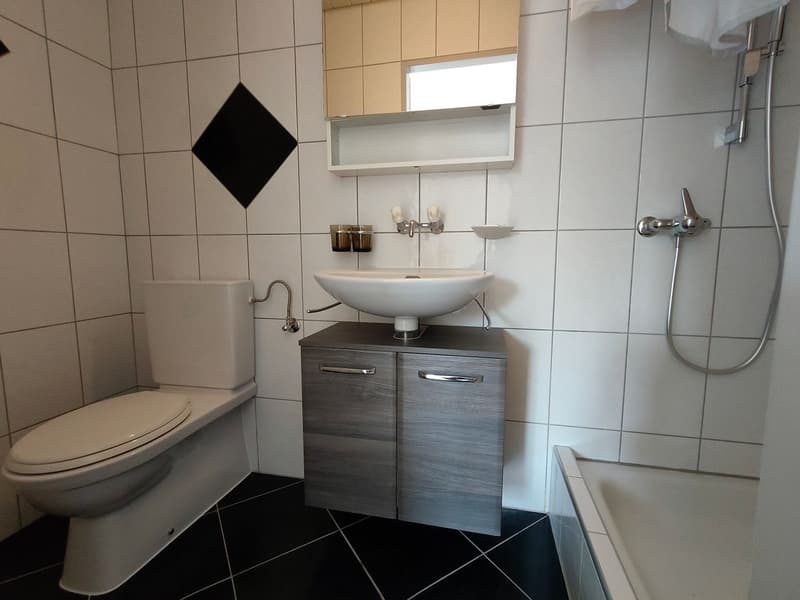 Charming 3.5-room apartment with plenty of light in the center of St-Imier (7)