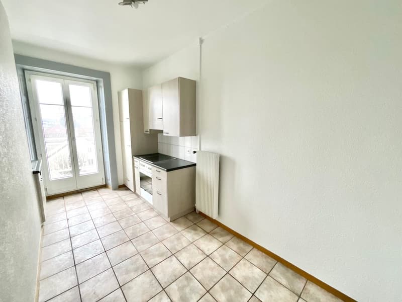 Three-room apartment with 1 large balcony (7)