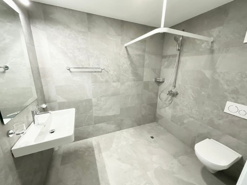 Appartamenti nuovi di 2.5 locali con loggia - Comfort moderno, sostenibilità e qualità della vita nel cuore del villaggio (4)