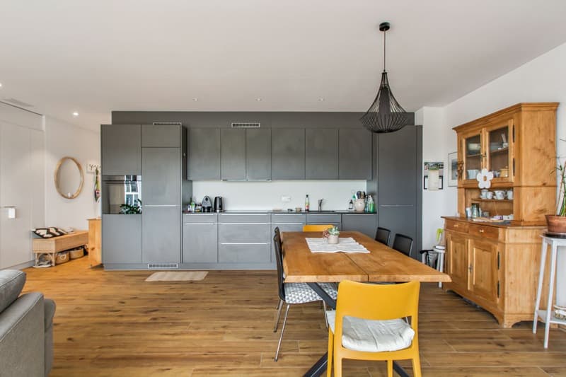 Zeitlose Eleganz trifft Wohnkomfort - 3.5-Zimmer-Wohnung in Meinisberg (4)