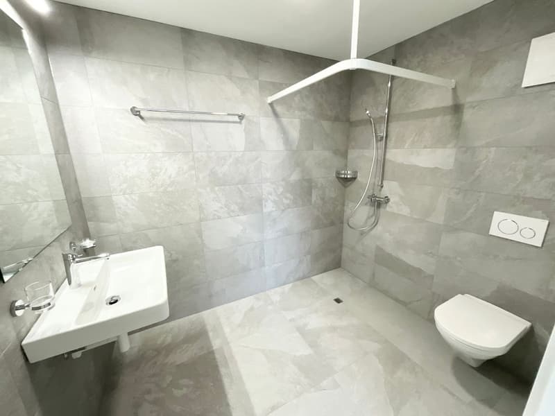 Neue 2.5-Zimmer-Wohnungen mit Loggia - Moderner Komfort, Nachhaltigkeit und Lebensqualität im Herzen des Dorfes (4)
