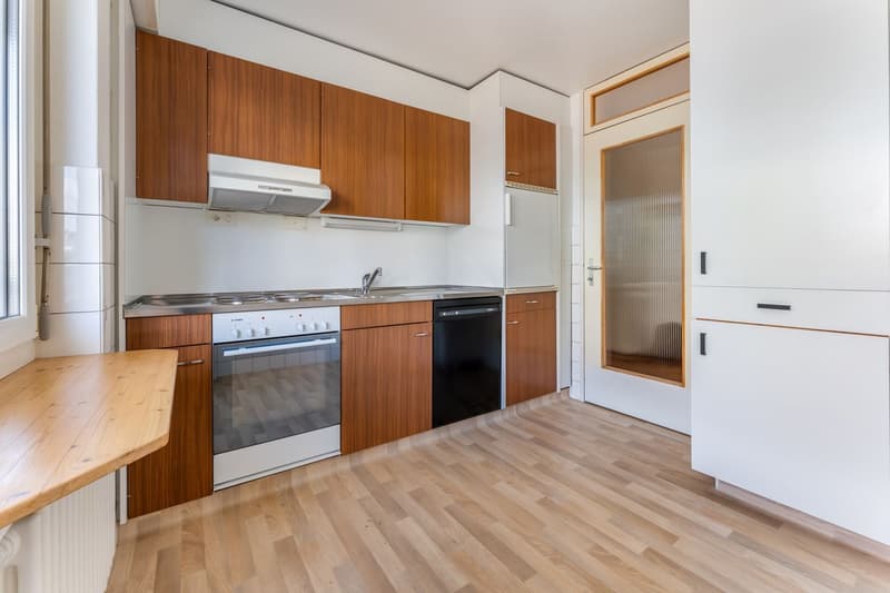 Appartement lumineux de 4.5 pièces au coeur de Tramelan, avec deux balcons et une vue dégagée (7)
