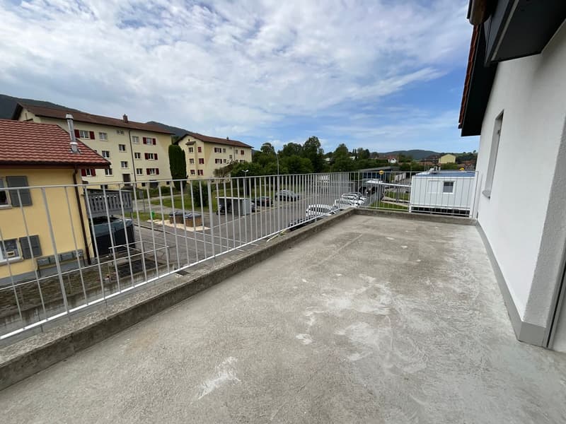 New 3-room apartment with large terrace (6)