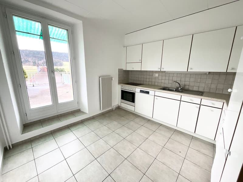 Charming 4-room apartment with large terrace in the heart of Tramelan (2)
