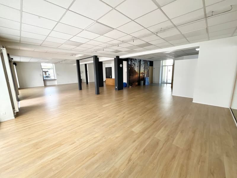 Locaux avec vitrines idéalement situé au coeur de Delémont (1)