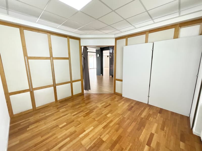 Locaux avec vitrines idéalement situé au coeur de Delémont (5)