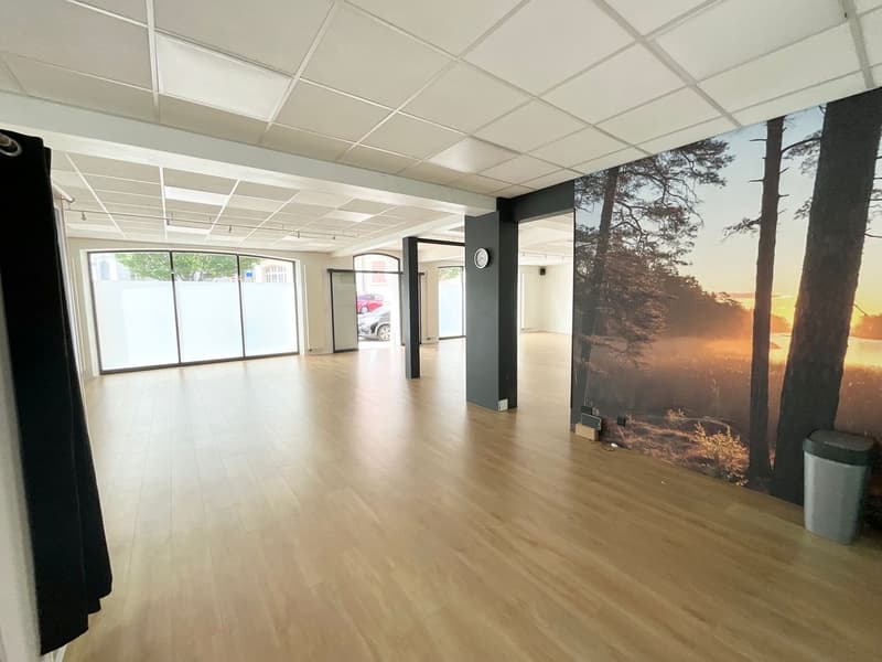 Locaux avec vitrines idéalement situé au coeur de Delémont (3)