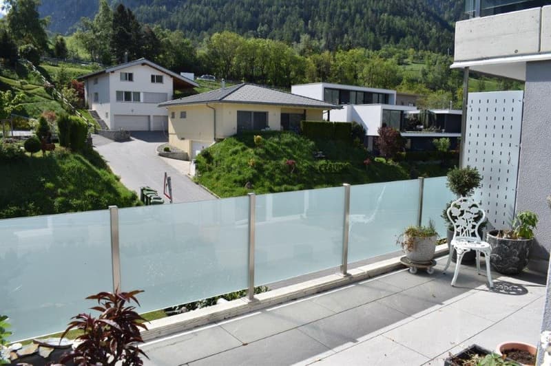Modern 4.5-room apartment with 2 balconies and parking space in Brig-Glis (17)