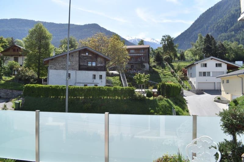 Modern 4.5-room apartment with 2 balconies and parking space in Brig-Glis (16)