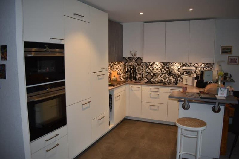 Modern 4.5-room apartment with 2 balconies and parking space in Brig-Glis (4)