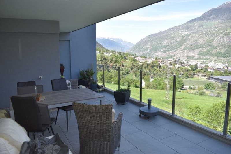 Modern 4.5-room apartment with 2 balconies and parking space in Brig-Glis (13)