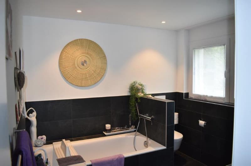 Modern 4.5-room apartment with 2 balconies and parking space in Brig-Glis (10)