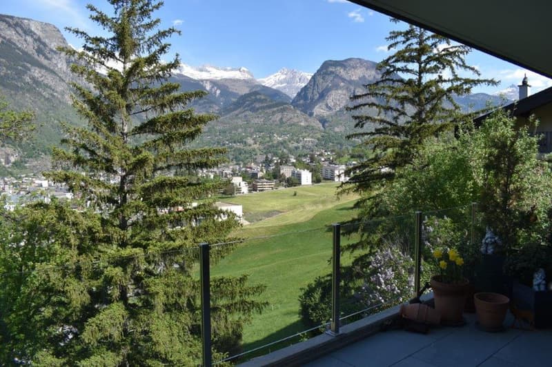 Modern 4.5-room apartment with 2 balconies and parking space in Brig-Glis (12)