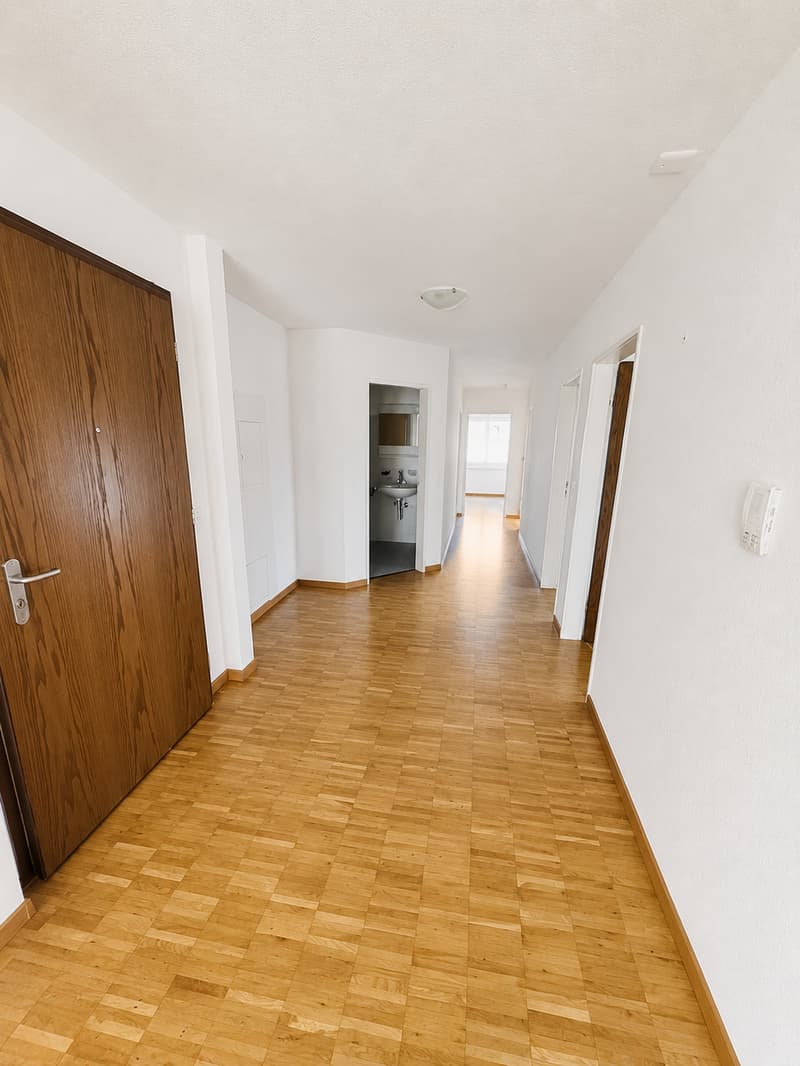 Helle Familienwohnung mit Balkon und 2 Bädern / 2 Parkplätze möglich (5)