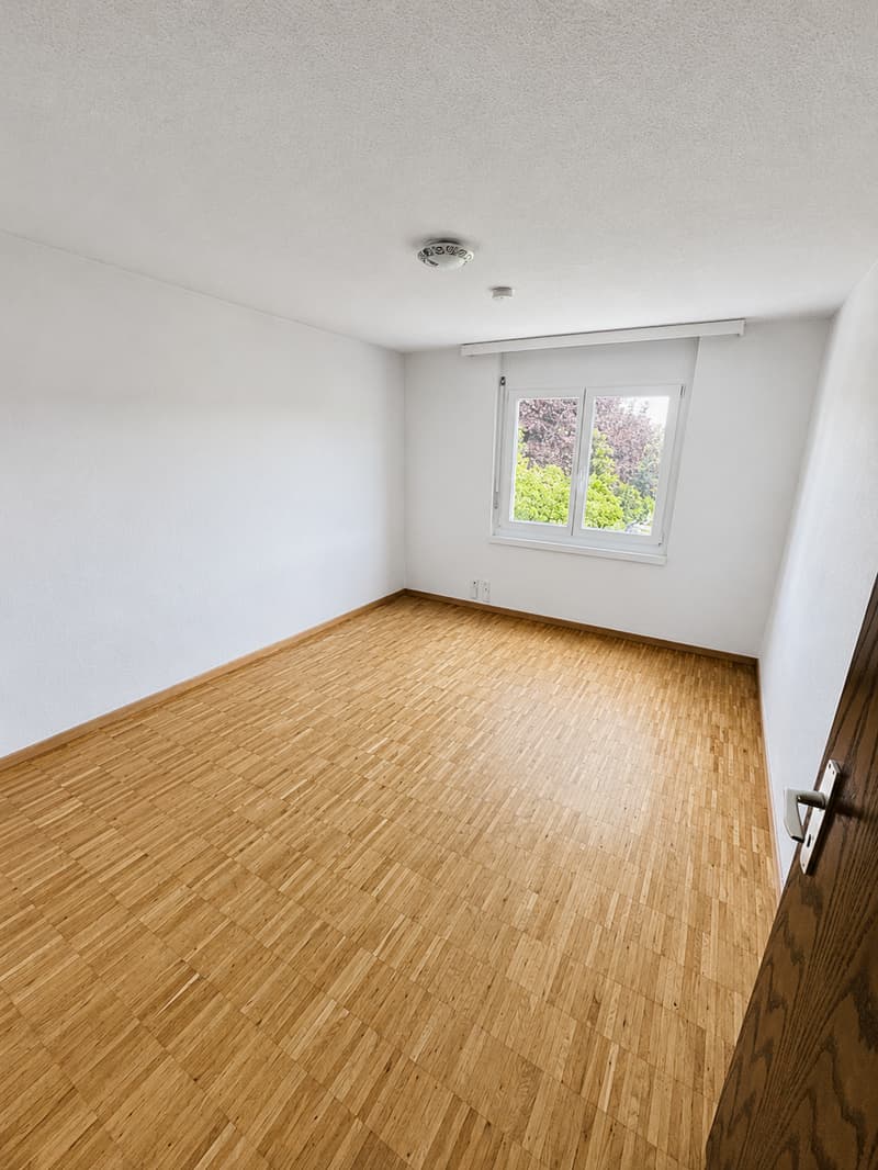 Helle Familienwohnung mit Balkon und 2 Bädern / 2 Parkplätze möglich (9)