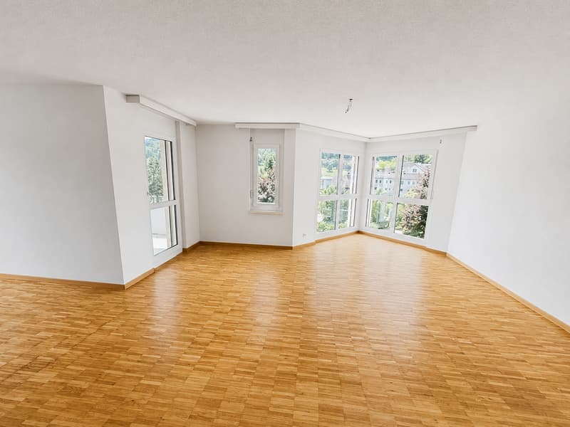 Helle Familienwohnung mit Balkon und 2 Bädern / 2 Parkplätze möglich (6)