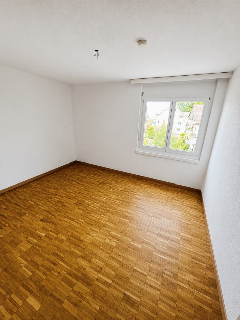 Helle Familienwohnung mit Balkon und 2 Bädern / 2 Parkplätze möglich (7)