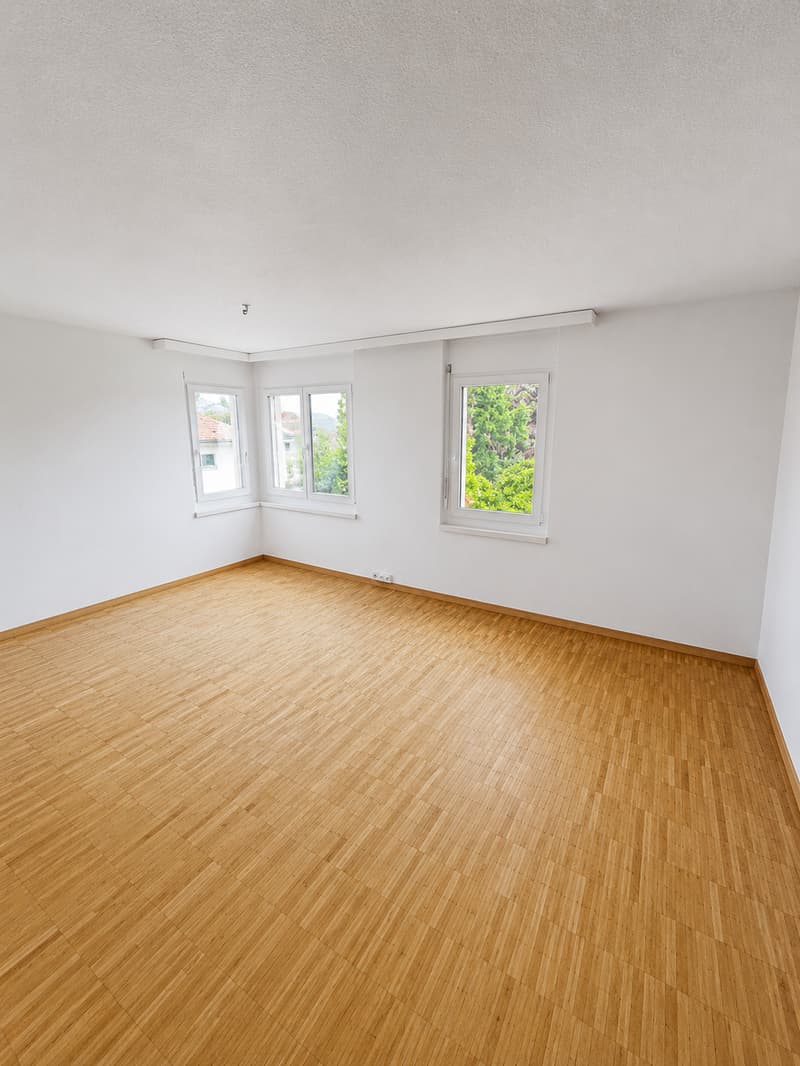 Helle Familienwohnung mit Balkon und 2 Bädern / 2 Parkplätze möglich (8)