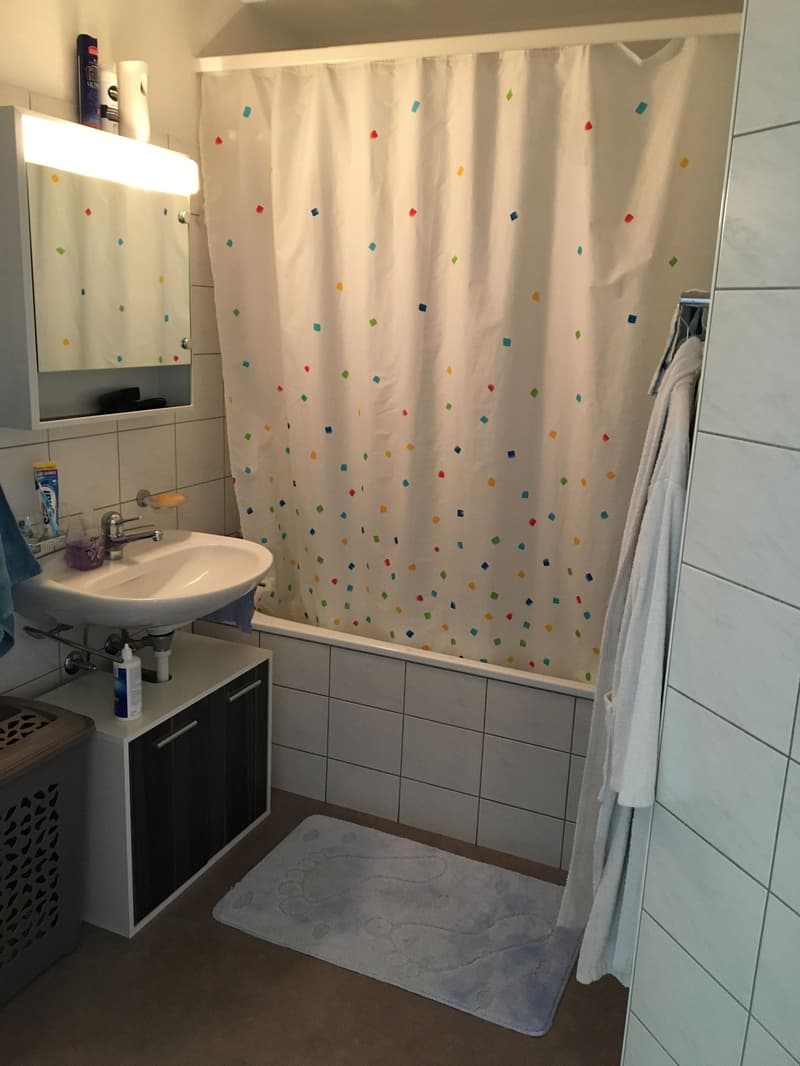 2.5-Zimmer-Wohnung mit Balkon in Münsingen (2)