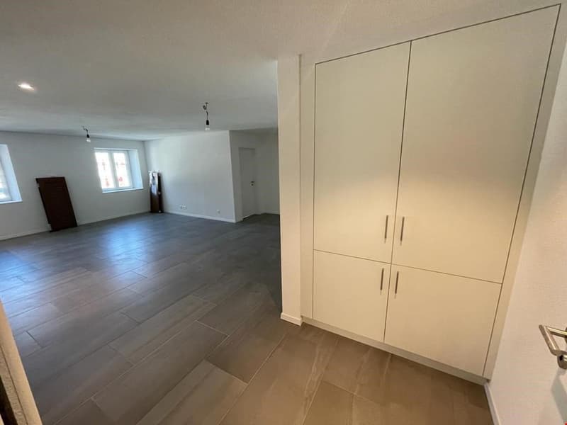 empty room, wooden floor, built-in wardrobes, three windows, white walls