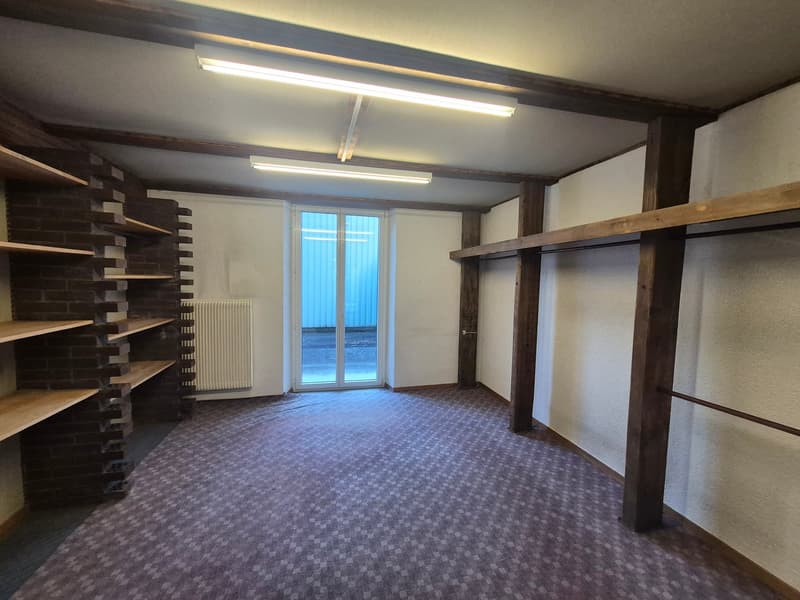 Commercial space with 2 rooms and terrace in the heart of Delémont (5)
