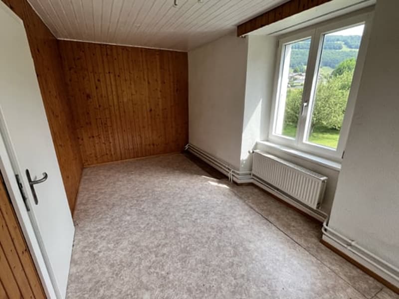 Large building comprising 2 apartments with 5.5 rooms (28)
