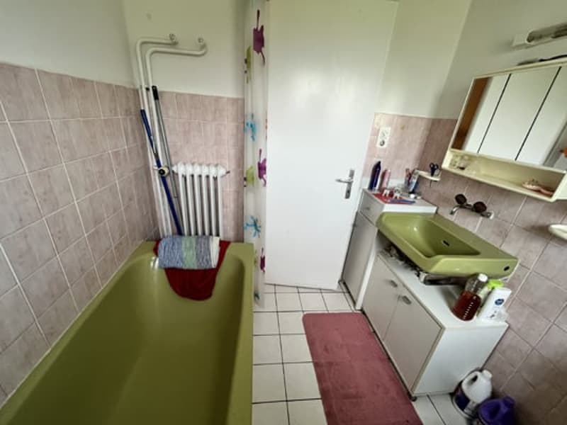 Large building comprising 2 apartments with 5.5 rooms (19)