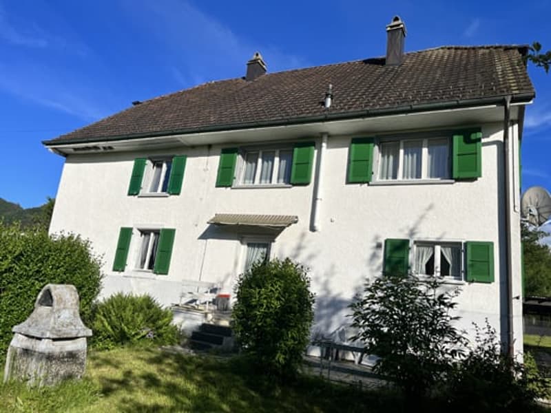 Large building comprising 2 apartments with 5.5 rooms (5)
