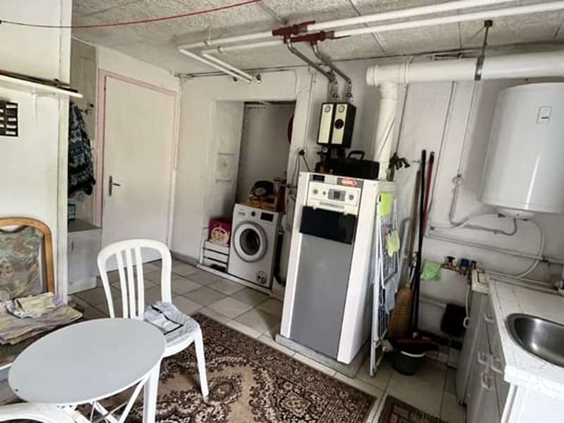 Large building comprising 2 apartments with 5.5 rooms (22)
