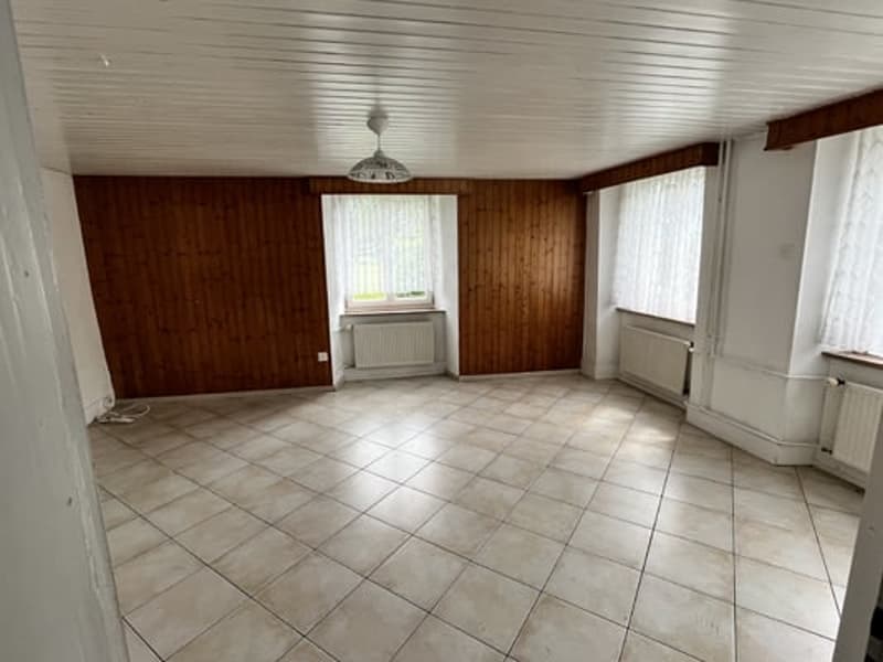 Large building comprising 2 apartments with 5.5 rooms (23)