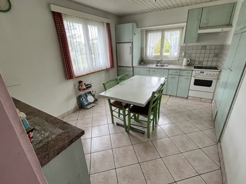 Large building comprising 2 apartments with 5.5 rooms (11)