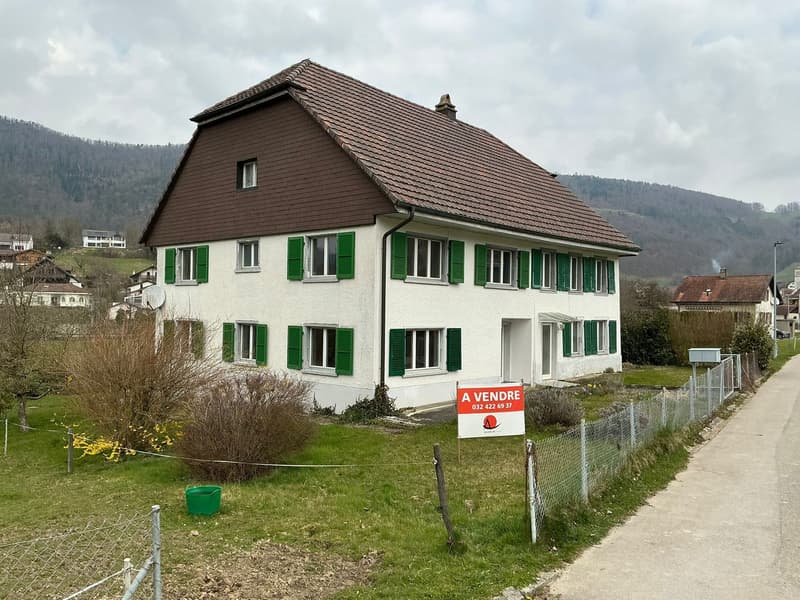 Large building comprising 2 apartments with 5.5 rooms (1)
