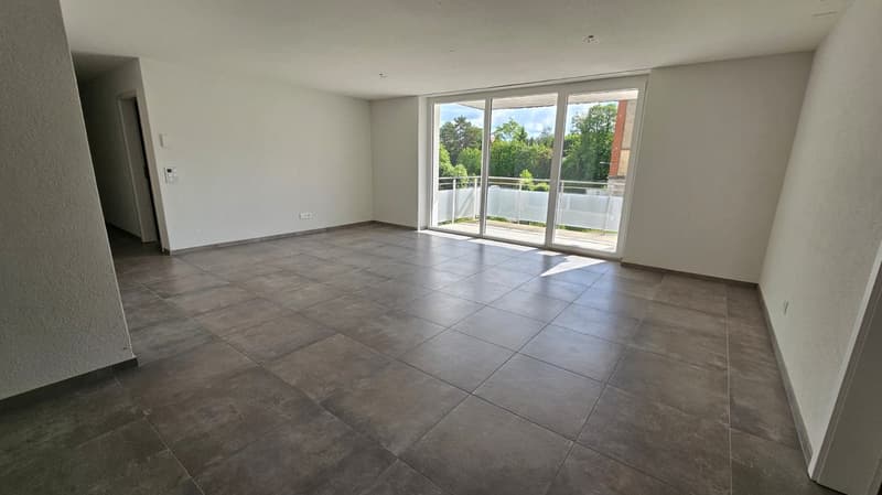 Geräumige 4,5-Zimmer-Wohnung im 1. Stock (4)