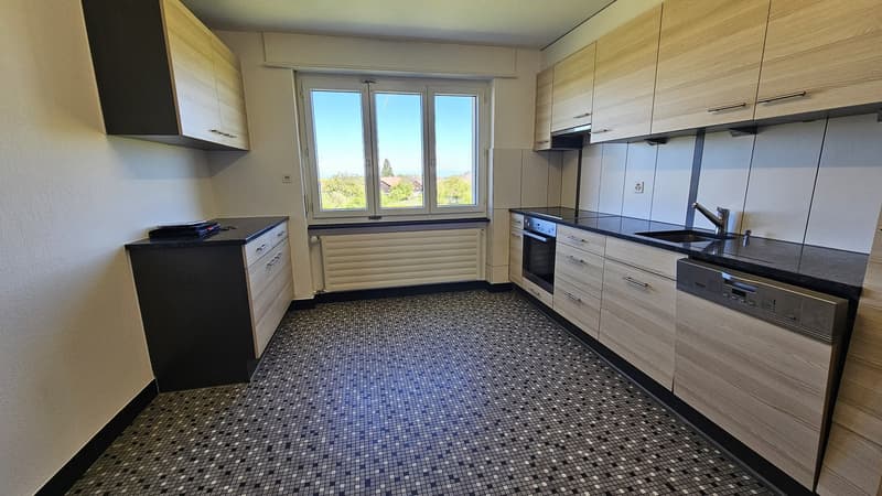 Schönes und geräumiges 3,5-Zimmer-Apartment im 2. Stock (2)