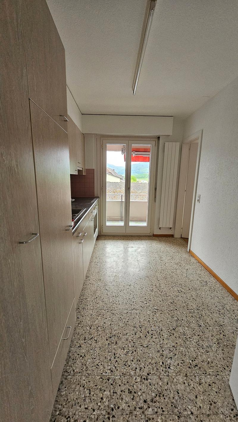 Beautiful 4-room apartment on the 2nd floor (3)