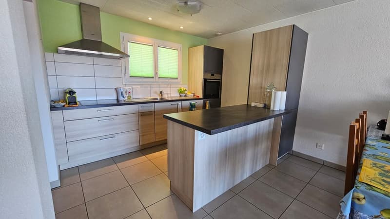 Very beautiful 3-room apartment with underground parking (1)